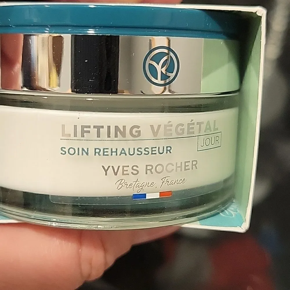 𝅺YVES Rocher, Lefting Vegetal,day cream